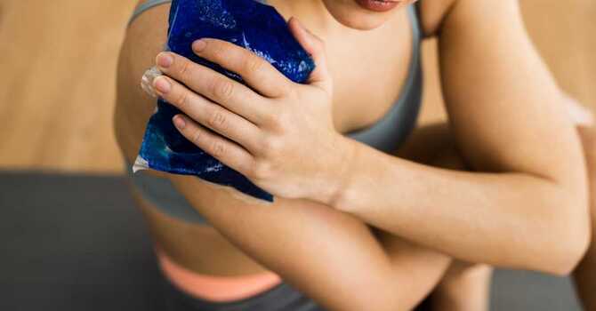 Is It Better To Use Ice Or Heat When You're Hurt?